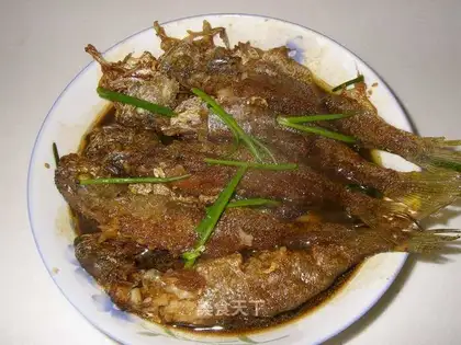 Braised small yellow croaker