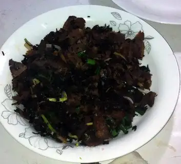 Preserved beef with dried plum vegetables