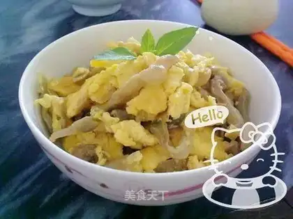 Scrambled eggs with pickled mustard