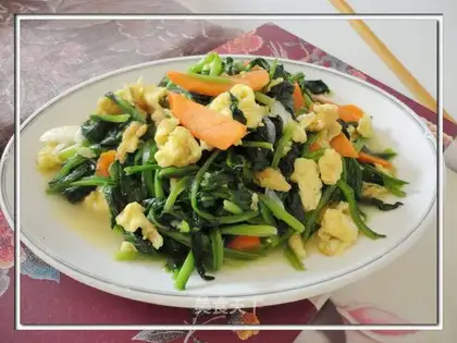 Scrambled eggs with spinach