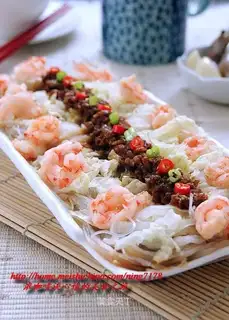 Steamed cabbage with garlic and shrimp balls