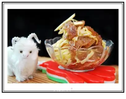 stir-fried pork skin with leeks