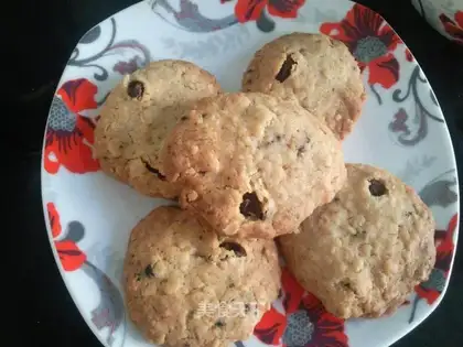 Mocha oatmeal grape cookies