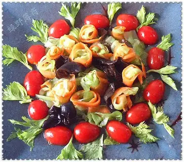 Fried celery with pepper oil