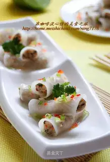 Three fresh radish roll
