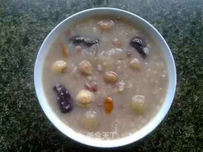 Longan and lotus seed eight-treasure porridge