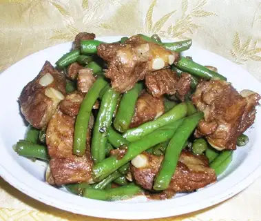 Grilled pork ribs with beans