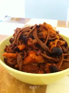 Roasted chicken with tea tree mushroom