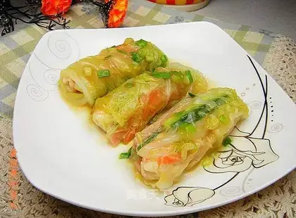 Mixed vegetables, fresh shrimp and cabbage roll