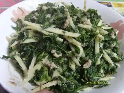stir-fried shredded pork with shepherd's purse and winter bamboo shoots