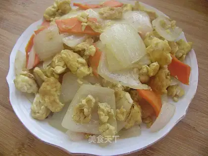 Scrambled eggs with onions