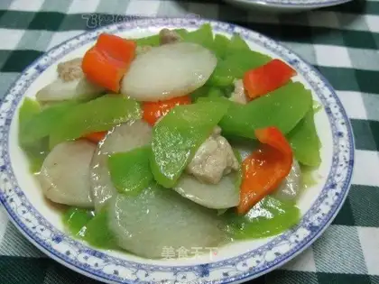 stir-fried pork with lettuce and red pepper and yam