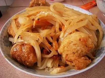 stir-fried meatballs with shredded radish