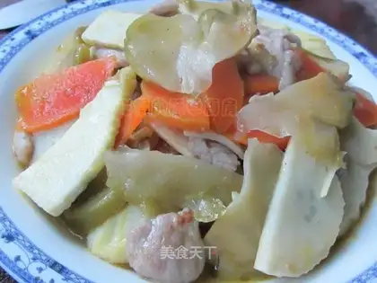 Sauteed pork slices with pickled mustard and winter bamboo shoots