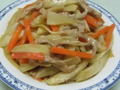 stir-fried shredded pork with coconut stalks and kimchi