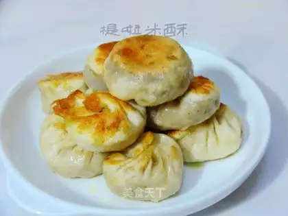 Pan-fried buns with cabbage and vermicelli
