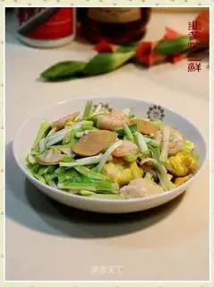 Fried three fresh vegetables with leek