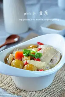 Chestnut ginseng chicken soup