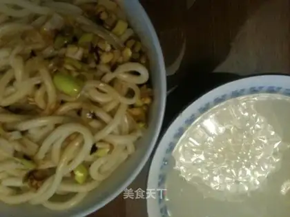 Chili noodles with onion flavor