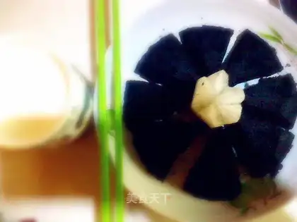 Black rice sponge cake