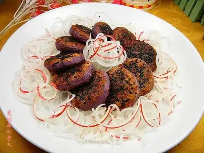 Purple potato and radish shredded cake