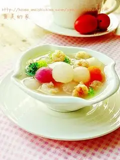Fresh shrimp and colorful radish soup