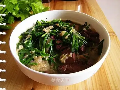 stir-fried pig blood with leeks