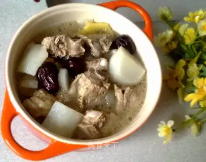 Radish, red dates, pork ribs in pot