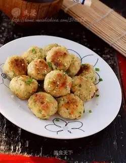 Pan-fried radish balls