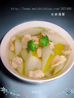 Green radish meat slices soup