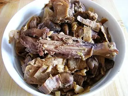Braised duck with dried bamboo shoots