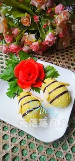 Bee Rice Ball
