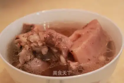 Tube bone lotus root soup