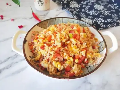 Red grapefruit egg fried rice