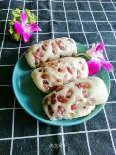 Red bean rolls