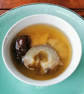 Sea cucumber date soup