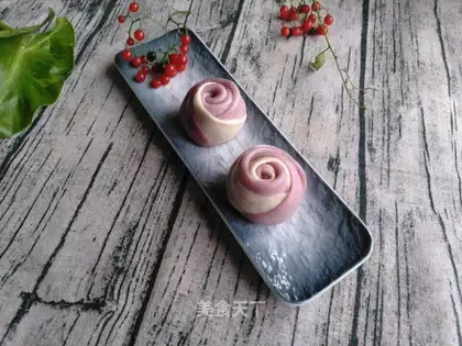 Double rose buns