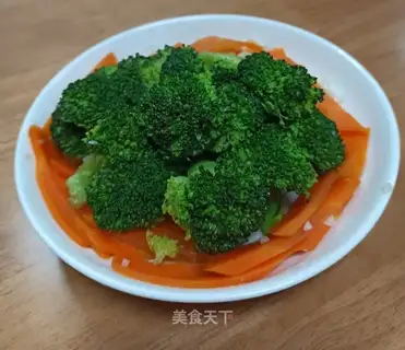 Garlic olives and broccoli
