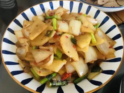 Onions with pepper chips