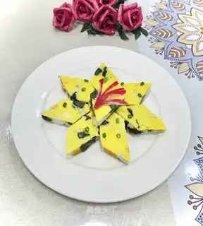 Three-coloured eggs