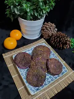 Black-sesame-pattern macaroni