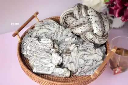 Black sesame pastry