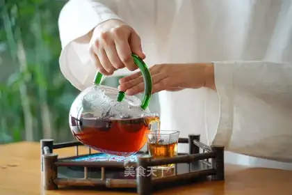 Gin-snack date tea
