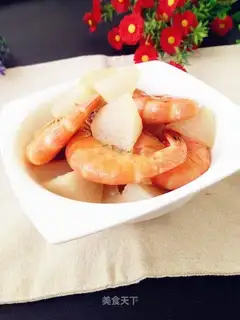A white radish with shrimp