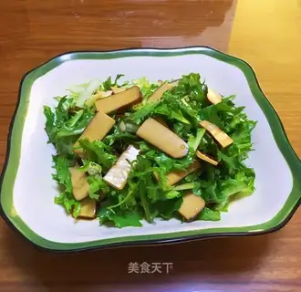 Eggs with a chrysanthemum