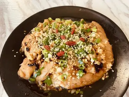 Pyramid and garlic cod