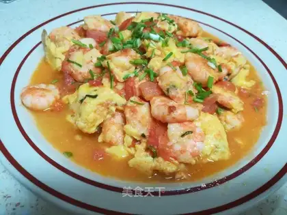 Tomato-flavored eggs and shrimp
