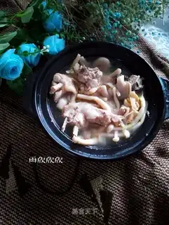 A casserole of chicken