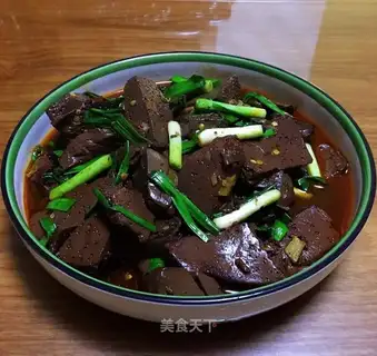 Garlic pork blood
