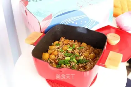 Black pepper cow and potatoes